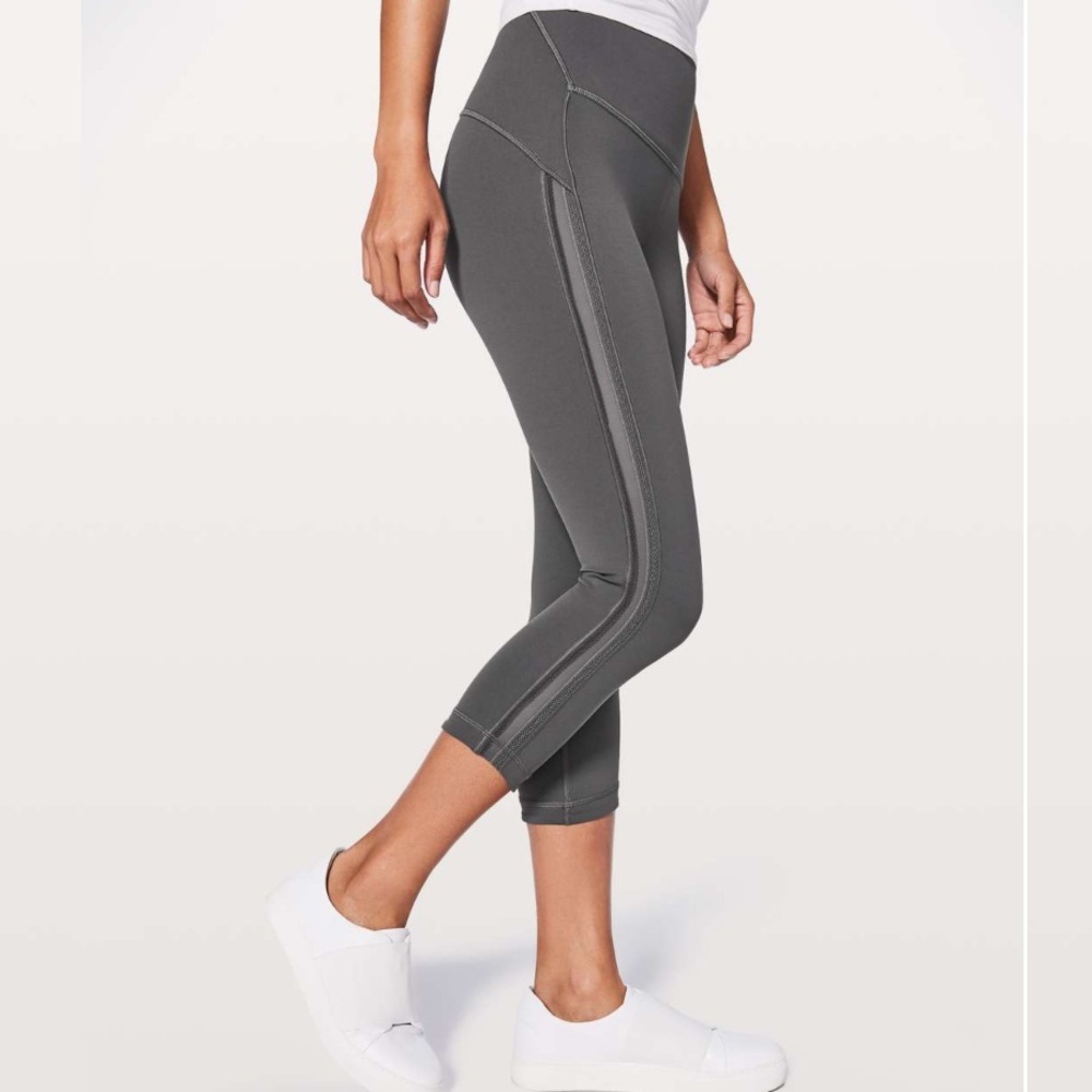 Lululemon Wunder Under Crop Hi-Rise Awaken Full-On Luxtreme Size 6 – Like New
